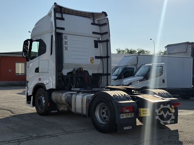 Standart çekici ünitesi Iveco Sway 490