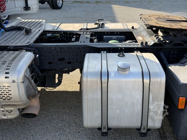 Standart çekici ünitesi Iveco Sway 490