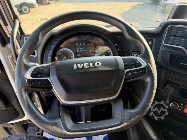 Standart çekici ünitesi Iveco Sway 490