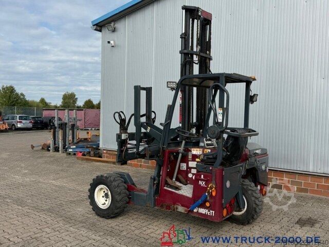 Viljuškar Moffett Mitnahmestapler 4 Wege Allrad NX Typ M 4 25.4