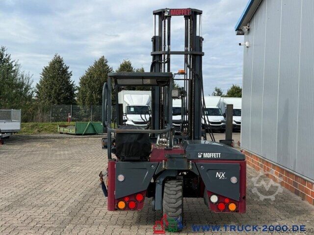 Viljuškar Moffett Mitnahmestapler 4 Wege Allrad NX Typ M 4 25.4