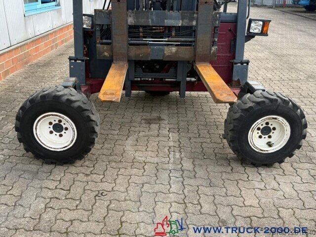 Viljuškar Moffett Mitnahmestapler 4 Wege Allrad NX Typ M 4 25.4