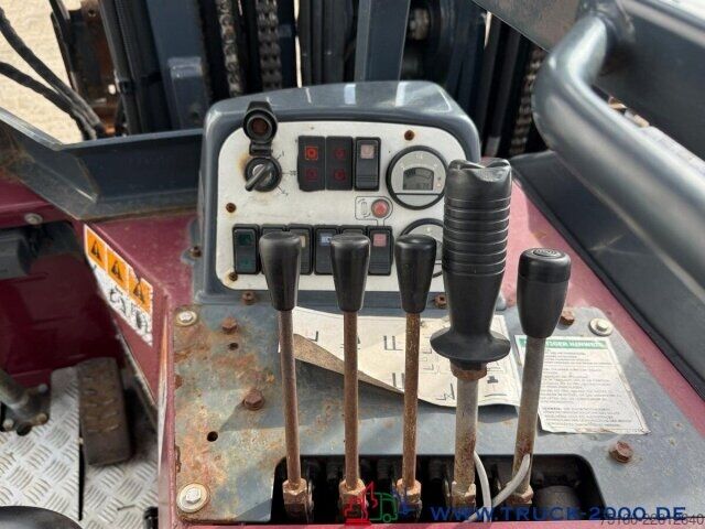 Viljuškar Moffett Mitnahmestapler 4 Wege Allrad NX Typ M 4 25.4