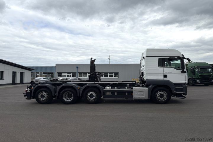 Kamion s kukom za kontejnere MAN TGS 34.420 8x2 M-TEC Silosteller / Swiss-Vehicle