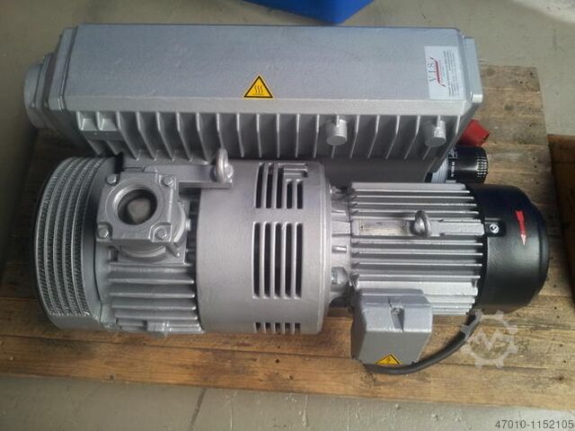 Industrial vacuum pump rotary vane