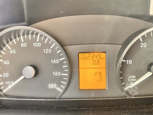 Kamion s hranom, kombi s hranom, kamion s hranom Mercedes-Benz Foodtruck, Imbisswagen, Food Truck mit neuer Küche und Ausstattung