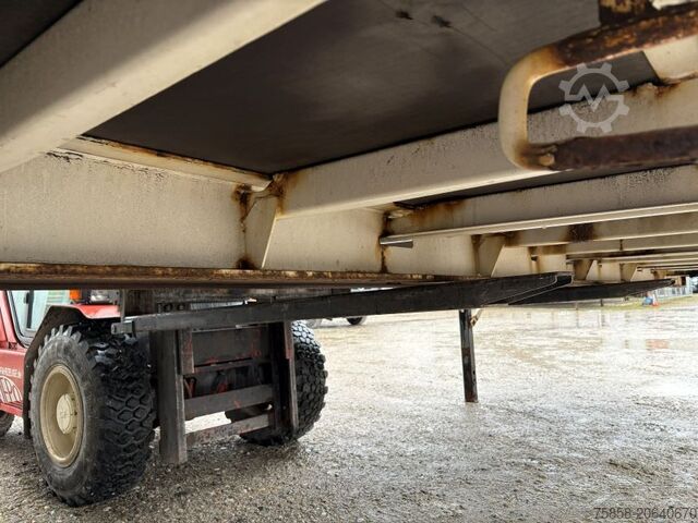 打开交换机构 Krone Plattform 7,82m mit Steckrungen mittig