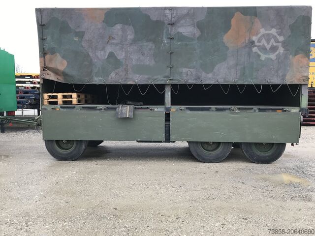 带平板和防水布的拖车 SCHMITZ 3Achser Bundeswehr mit HU+SP TOP Zustand