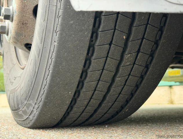 बॉक्स ट्रक SCANIA P94-220 EURO 2 AIRCO MANUAL GEARBOX LAMBOO BOX T