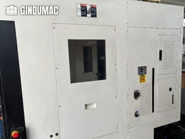 Vertikala Fleroperationsmaskiner YCM NXV560A