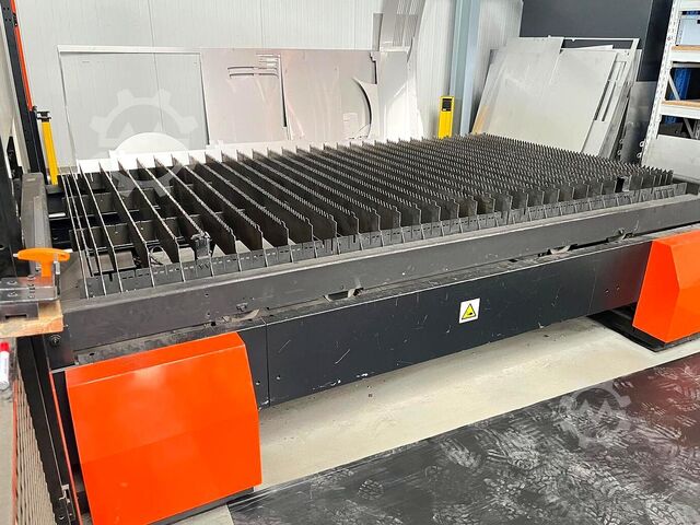 बड़े आकार की लेज़र कटिंग मशीन Mazak Optiplex Nexus 3015 Fiber 2,0 KW