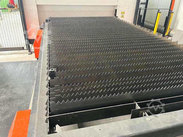 बड़े आकार की लेज़र कटिंग मशीन Mazak Optiplex Nexus 3015 Fiber 2,0 KW