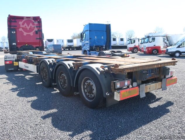 Maināmās virsbūves puspiekabe Krone SDC 27 40 Fuss Box Liner Liftachse Genset (defekt)