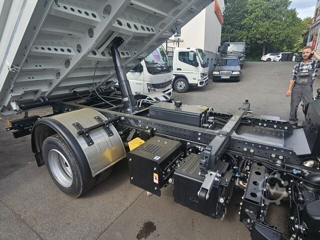 Fourgon benne basculante Fuso 7C18 Kipper