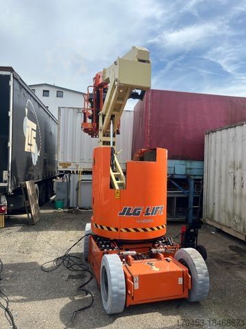 Робоча платформа JLG E 300 AJP mit neuen Batterien