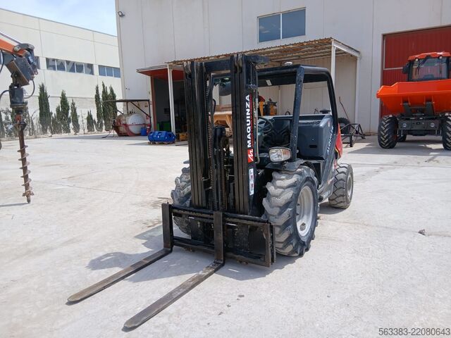 Terenski viličar Manitou MC18.4 D
