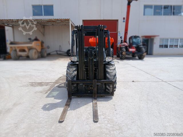 Terenski viličar Manitou MC18.4 D