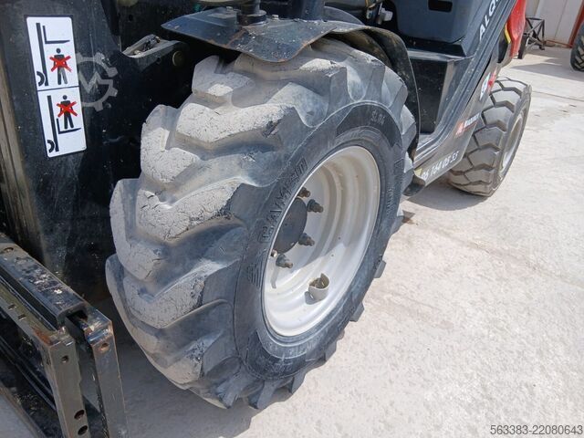 Terenski viličar Manitou MC18.4 D
