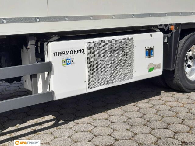 รถบรรทุกห้องเย็น MAN 26.510 TGX XXL Lenkachse ATP Rohrbahnen UT-1200