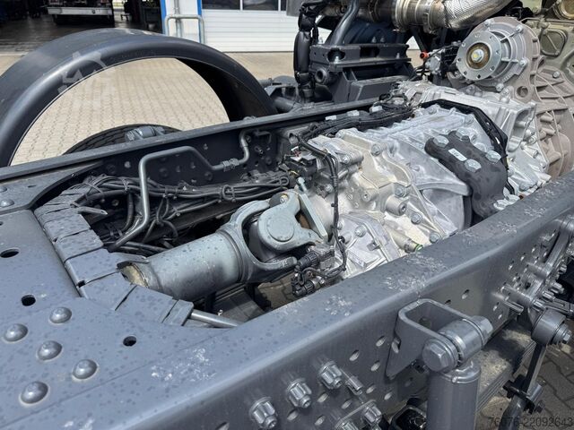 LKW-Fahrgestell MERCEDES-BENZ Arocs 5 neu 4551 AK 8x8 Allrad NMV Nebenantrieb