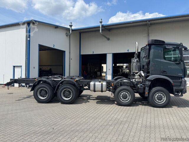 LKW-Fahrgestell MERCEDES-BENZ Arocs 5 neu 4551 AK 8x8 Allrad NMV Nebenantrieb
