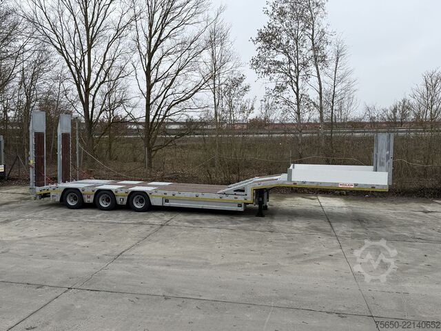 Low loader semitrailer Möslein ST 3  3 Achs Satteltieflader neu