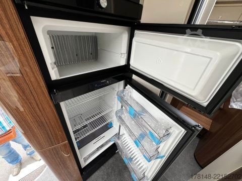Каравана/кемпер Eura Mobil Contura 766 EF