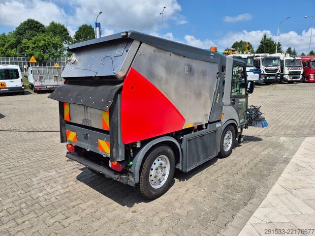 прибиральна машина Hako Citymaster 2200