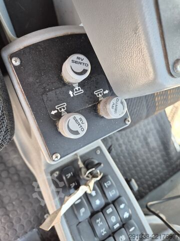 прибиральна машина Hako Citymaster 2200