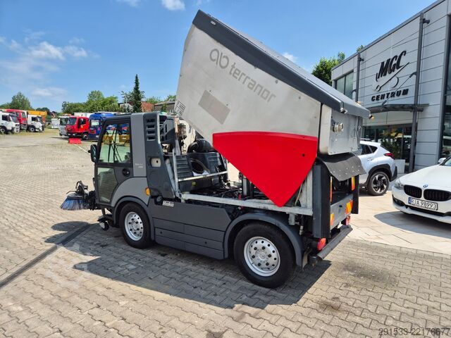 прибиральна машина Hako Citymaster 2200