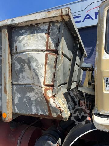 شاحنة قلابة Renault G260 **BENNE-TIPPER**