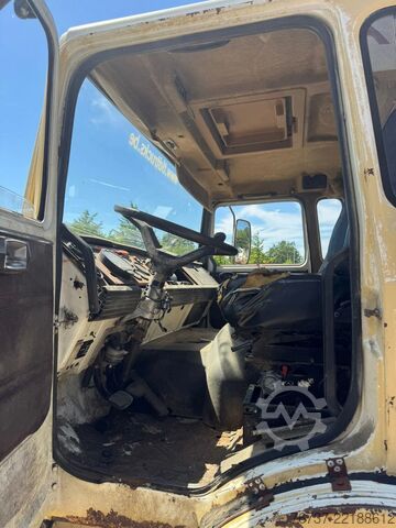 شاحنة قلابة Renault G260 **BENNE-TIPPER**