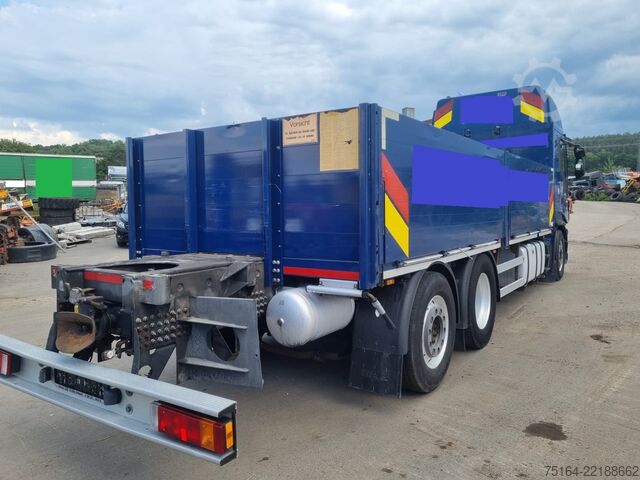Truk flatbed Iveco Stralis AS 260-46 Motorbrandschaden