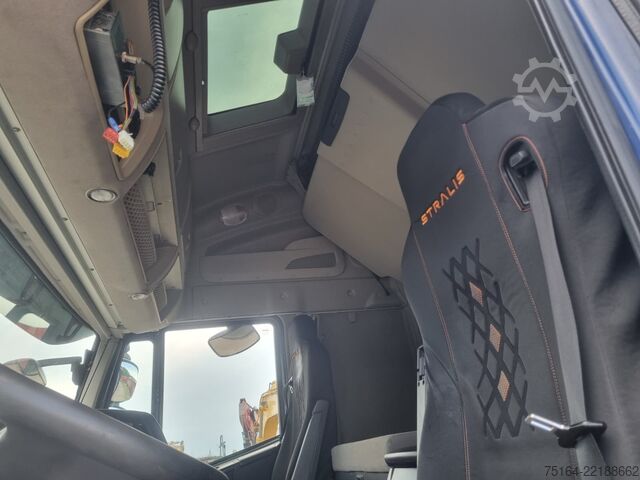 Truk flatbed Iveco Stralis AS 260-46 Motorbrandschaden