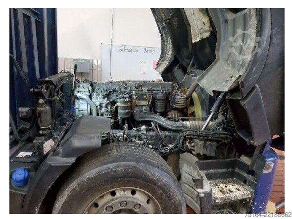 Truk flatbed Iveco Stralis AS 260-46 Motorbrandschaden