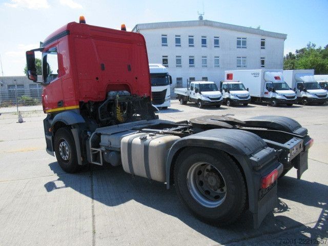 Đầu kéo tiêu chuẩn Mercedes-Benz 1840 Antos