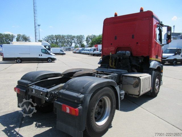 Đầu kéo tiêu chuẩn Mercedes-Benz 1840 Antos