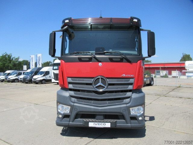Đầu kéo tiêu chuẩn Mercedes-Benz 1840 Antos