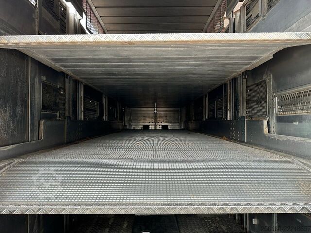 Hästtransportsläp PEZZIOLI 3. Stock  Aggregat/ Tränke/Hubdach/Rampe/Lift