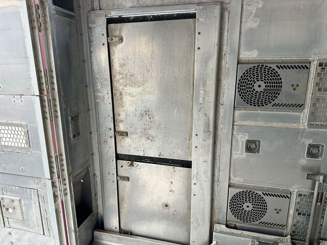 Hästtransportsläp PEZZIOLI 3. Stock  Aggregat/ Tränke/Hubdach/Rampe/Lift