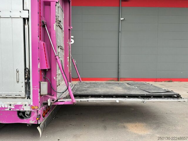 Hästtransportsläp PEZZIOLI 3. Stock  Aggregat/ Tränke/Hubdach/Rampe/Lift