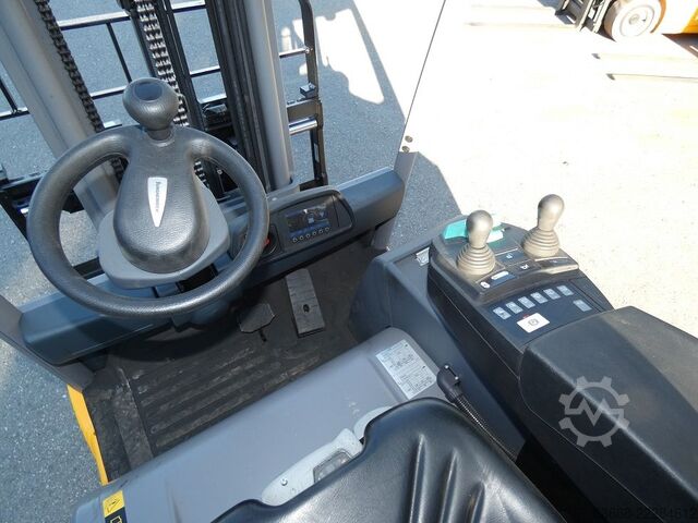 Electric 3-wheel forklift Jungheinrich EFG 216