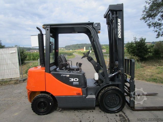 Дизельні навантажувачі Doosan D30S-5 -ZINKENVERSTELLER + Seitenschieber