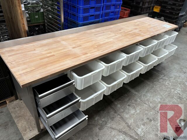 বুকের কাঠের টেবিল টপ সহ কর্মক্ষেত্র  