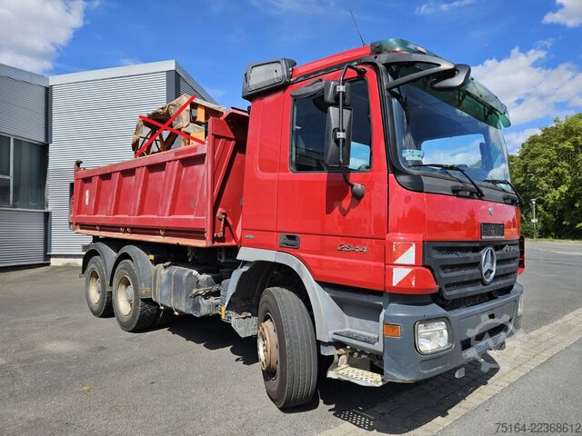 Trostrani kiperski kamion Mercedes-Benz Actros 2644 K 6x4 Bordmatik