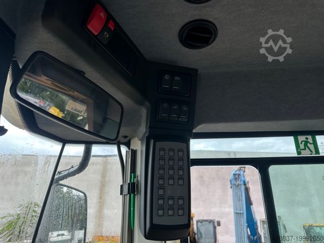 Radlader LIEBHERR L 566 XPower / Leichtgutschaufel 10 m³