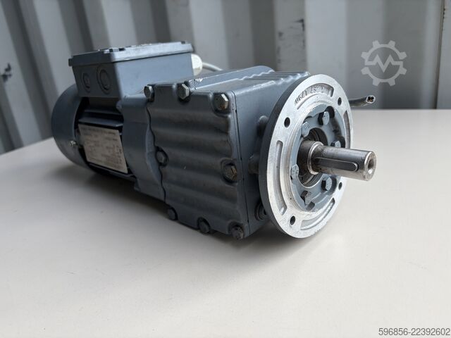 SEW-EURODRIVE RF17 DT63L4/B03 محرك تروس 0,25 كيلوواط 94 دورة/دقيقة 25 نيوتن متر نسبة التحويل 13,84 م SEW-EURODRIVE RF17 DT63L4/B03 Getriebemotor 0,25 kW 94 U/min 25 Nm i=13,84 Bremse SEW-EURODRIVE RF17 DT63L4/B03 Getriebemotor 0,25 kW 94 U/min 25 Nm i=13,84 Bremse