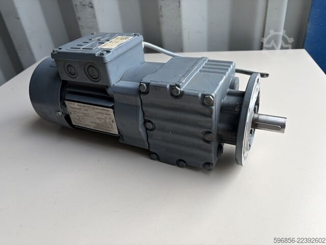 SEW-EURODRIVE RF17 DT63L4/B03 محرك تروس 0,25 كيلوواط 94 دورة/دقيقة 25 نيوتن متر نسبة التحويل 13,84 م SEW-EURODRIVE RF17 DT63L4/B03 Getriebemotor 0,25 kW 94 U/min 25 Nm i=13,84 Bremse SEW-EURODRIVE RF17 DT63L4/B03 Getriebemotor 0,25 kW 94 U/min 25 Nm i=13,84 Bremse