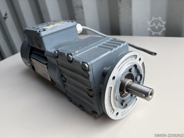 SEW-EURODRIVE RF17 DT63L4/B03 محرك تروس 0,25 كيلوواط 94 دورة/دقيقة 25 نيوتن متر نسبة التحويل 13,84 م SEW-EURODRIVE RF17 DT63L4/B03 Getriebemotor 0,25 kW 94 U/min 25 Nm i=13,84 Bremse SEW-EURODRIVE RF17 DT63L4/B03 Getriebemotor 0,25 kW 94 U/min 25 Nm i=13,84 Bremse