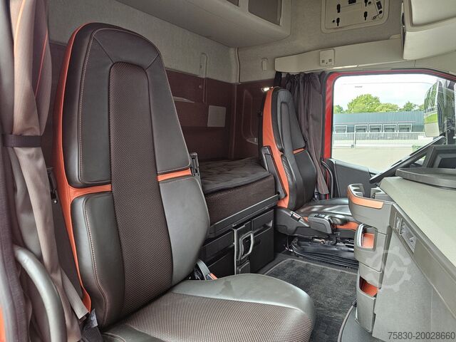 Volvo FH 16 650 / 6x4 BOOGIE / HIDRAULIKA / RETARDERS / DINAMISKĀ STŪRE Volvo FH 16 650 / 6x4 BOOGIE / HYDRAULIC / RETARDER /...